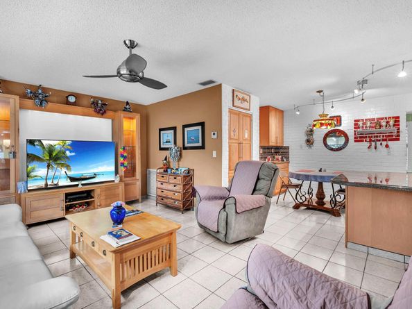 7950 NW 8th Ct, Margate FL 33063