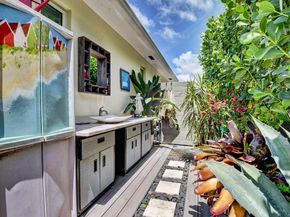 222 S Seacrest Circle, Delray Beach FL 33444