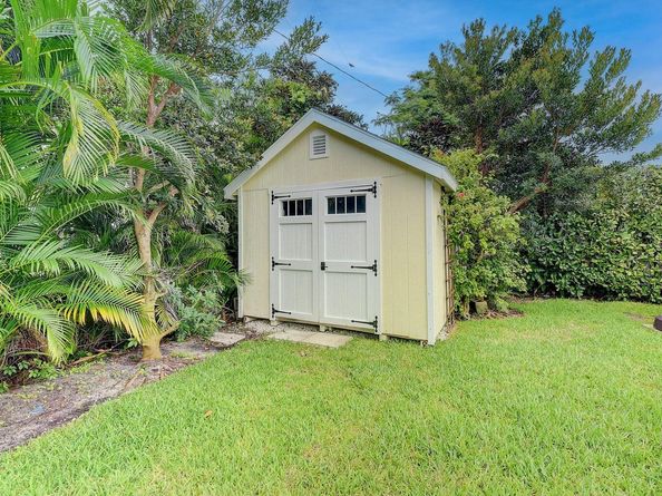 222 S Seacrest Circle, Delray Beach FL 33444