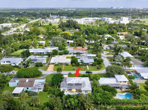 222 S Seacrest Circle, Delray Beach FL 33444