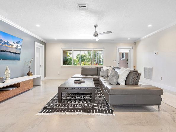 3460 NE 17th Way, Oakland Park FL 33334