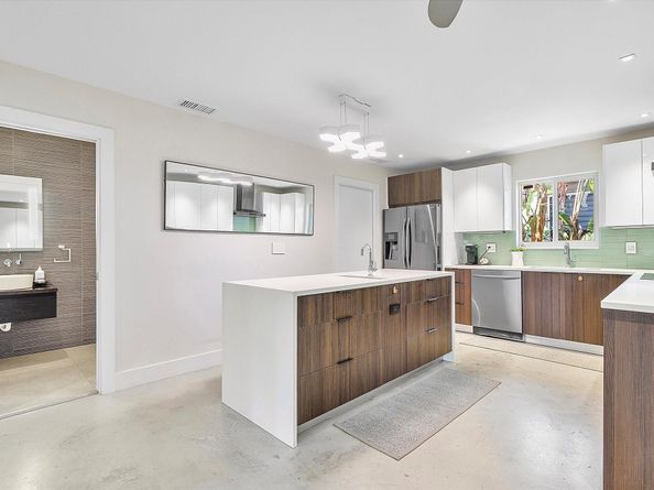 3460 NE 17th Way, Oakland Park FL 33334