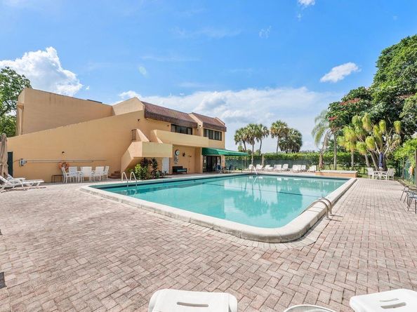 400 Commodore Dr 316, Plantation FL 33325