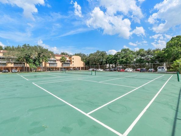 400 Commodore Dr 316, Plantation FL 33325