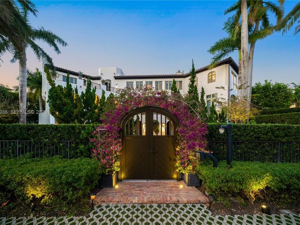 3305 S Moorings Way, Miami FL 33133