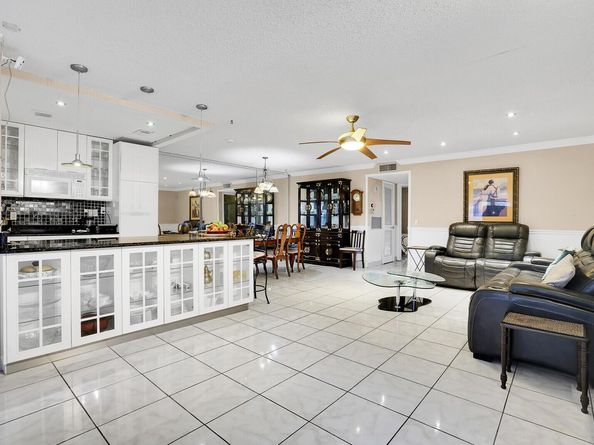 902 South Drive C, Delray Beach FL 33445