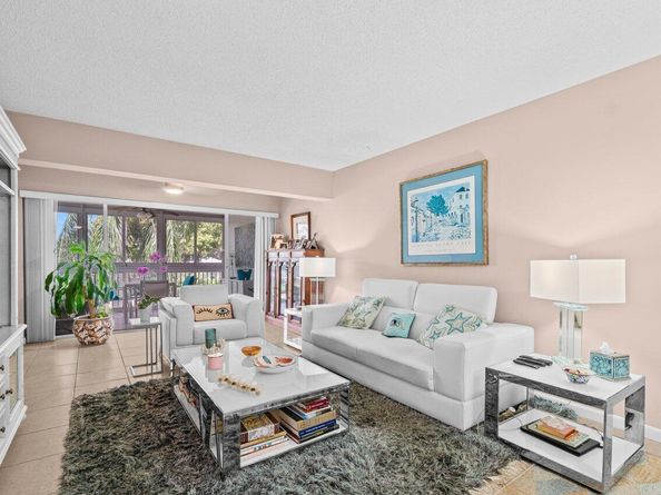 1131 Calamondin Ter 203 Terrace 203, Delray Beach FL 33445