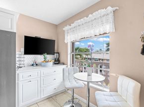 1131 Calamondin Ter 203 Terrace 203, Delray Beach FL 33445