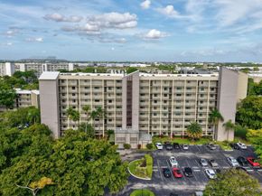 2205 S Cypress Bend Dr 604, Pompano Beach FL 33069