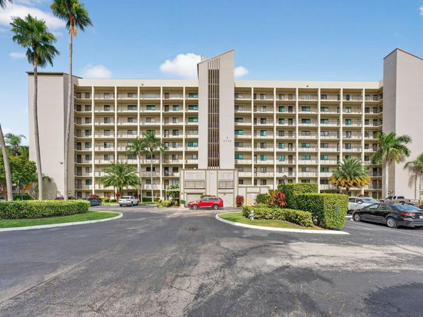 2205 S Cypress Bend Dr 604, Pompano Beach FL 33069