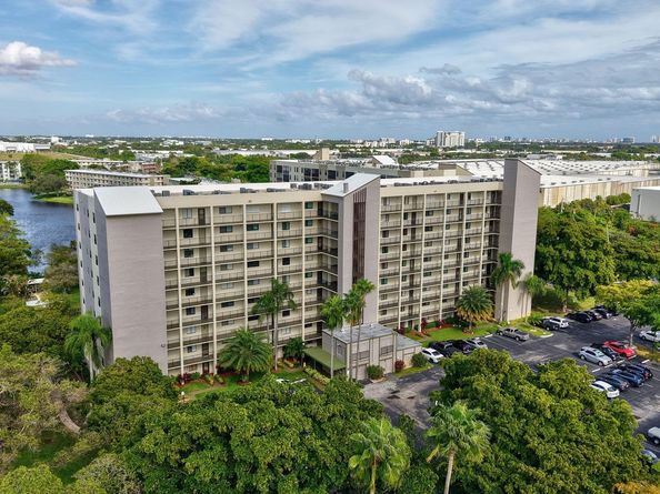 2205 S Cypress Bend Dr 604, Pompano Beach FL 33069