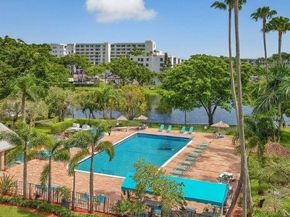 2205 S Cypress Bend Dr 604, Pompano Beach FL 33069