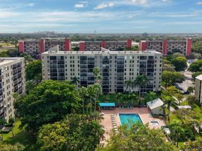 2205 S Cypress Bend Dr 604, Pompano Beach FL 33069