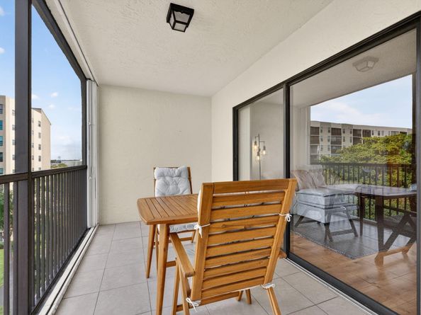 2205 S Cypress Bend Dr 604, Pompano Beach FL 33069