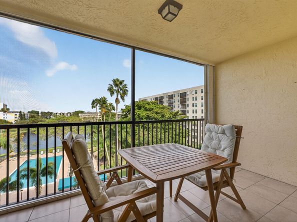 2205 S Cypress Bend Dr 604, Pompano Beach FL 33069