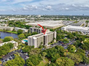 2205 S Cypress Bend Dr 604, Pompano Beach FL 33069