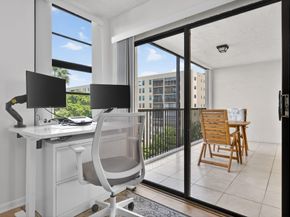 2205 S Cypress Bend Dr 604, Pompano Beach FL 33069