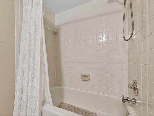 2205 S Cypress Bend Dr 604, Pompano Beach FL 33069