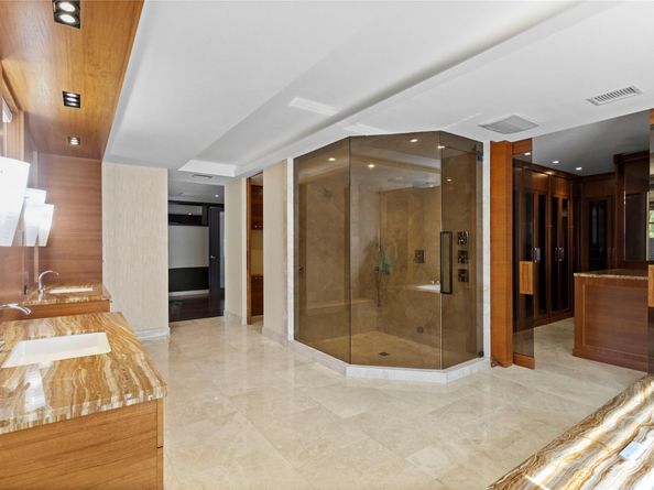 1585 Victoria Isle Way, Weston FL 33327