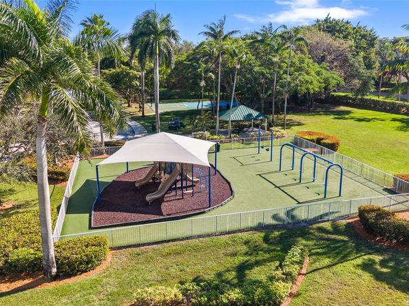 1585 Victoria Isle Way, Weston FL 33327