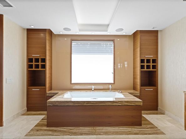 1585 Victoria Isle Way, Weston FL 33327