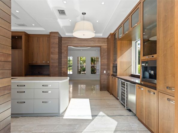 1585 Victoria Isle Way, Weston FL 33327