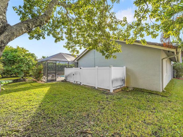 4983 NW 107th Ave, Coral Springs FL 33076