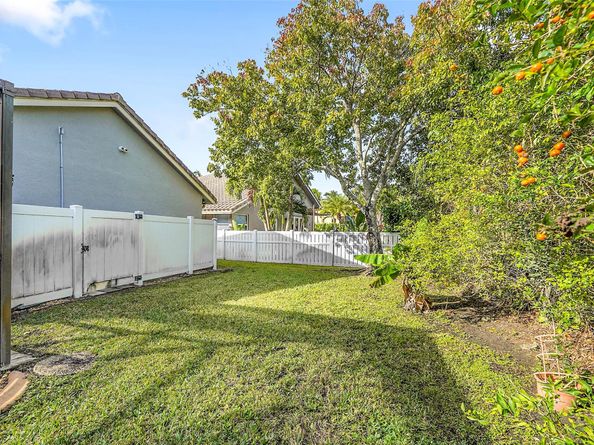 4983 NW 107th Ave, Coral Springs FL 33076