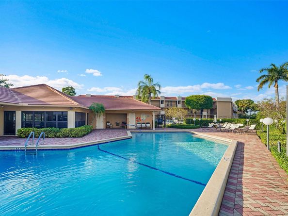 6008 Coral Lake Dr 108, Margate FL 33063