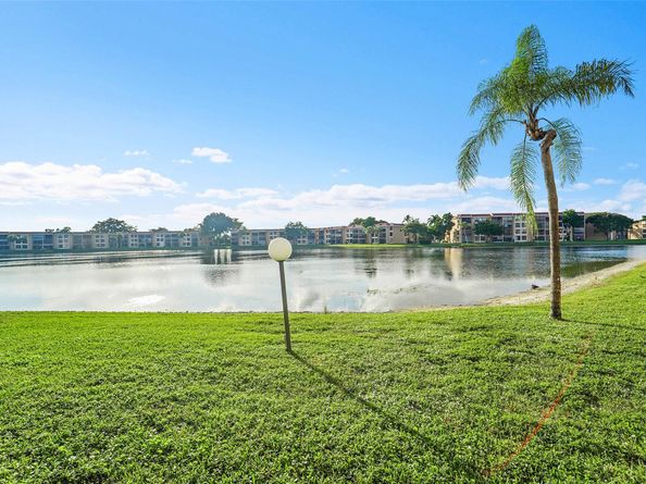 6008 Coral Lake Dr 108, Margate FL 33063