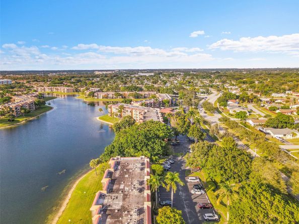 6008 Coral Lake Dr 108, Margate FL 33063