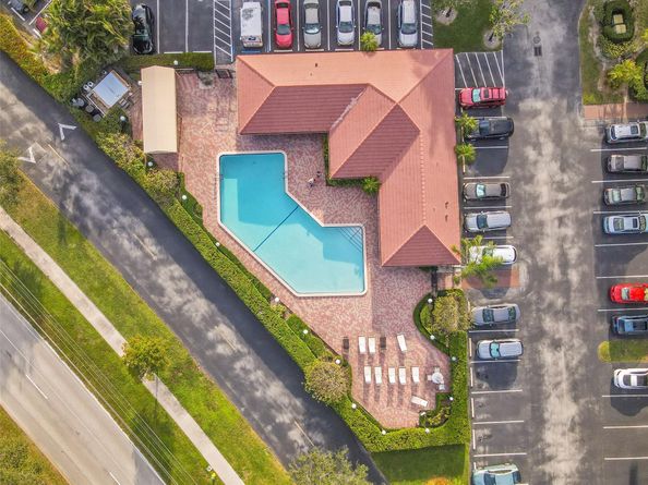 6008 Coral Lake Dr 108, Margate FL 33063