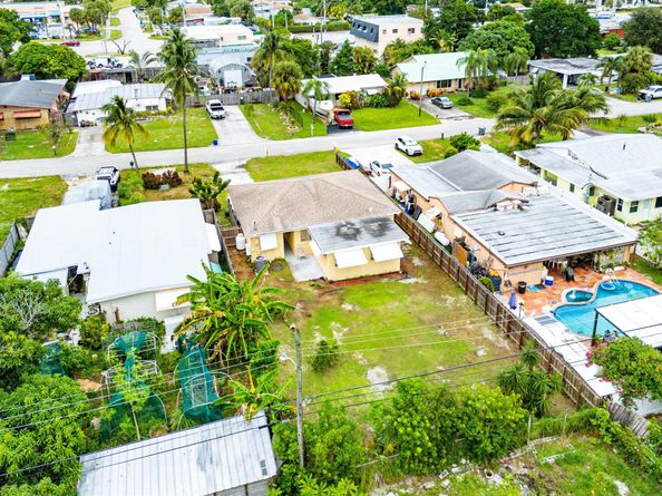 1084 James Road, Lake Worth FL 33462