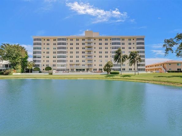 2500 NE 48 Lane 403, Fort Lauderdale FL 33308