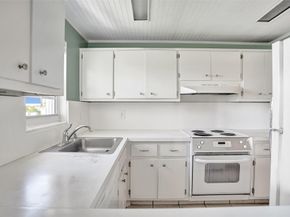 2500 NE 48 Lane 403, Fort Lauderdale FL 33308