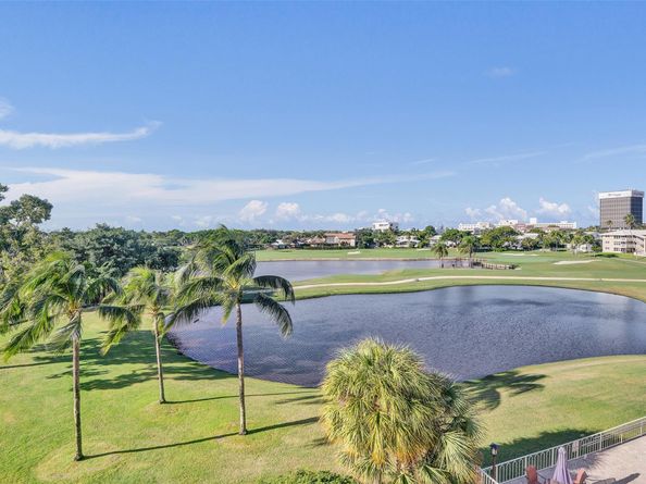 2500 NE 48 Lane 403, Fort Lauderdale FL 33308