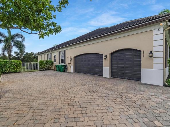 1520 SW 125th Ave, Davie FL 33325