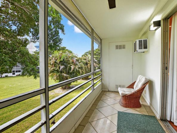 386 Tilford R, Deerfield Beach FL 33442