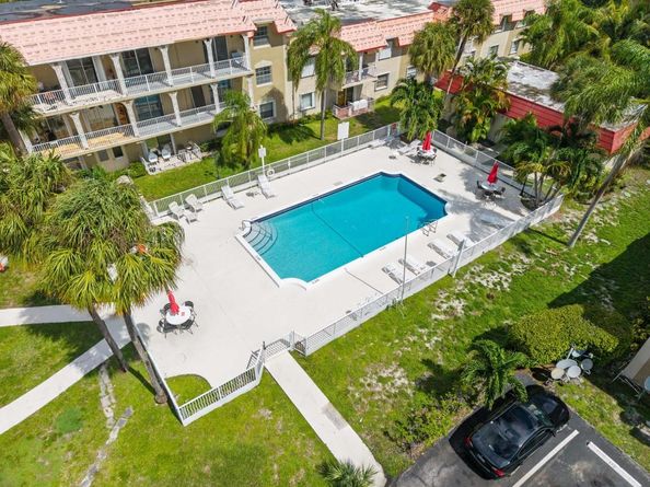 495 SE 8TH St 242, Deerfield Beach FL 33441