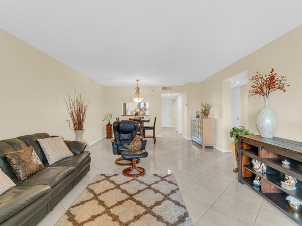 7290 Kinghurst Drive 406, Delray Beach FL 33446