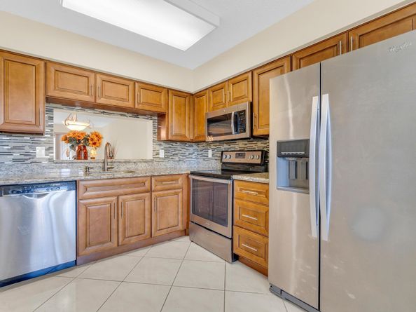 7290 Kinghurst Drive 406, Delray Beach FL 33446