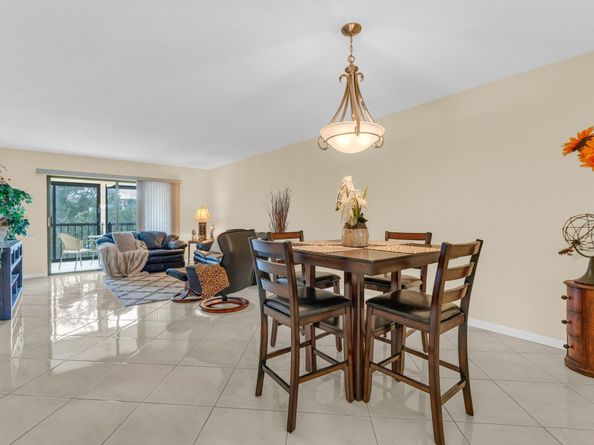7290 Kinghurst Drive 406, Delray Beach FL 33446