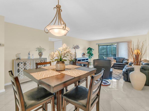 7290 Kinghurst Drive 406, Delray Beach FL 33446