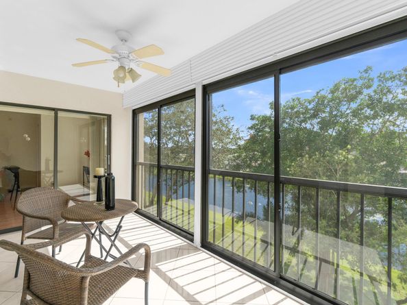 7290 Kinghurst Drive 406, Delray Beach FL 33446