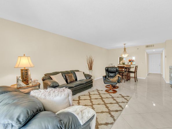 7290 Kinghurst Drive 406, Delray Beach FL 33446