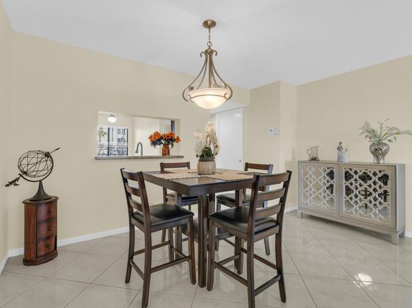 7290 Kinghurst Drive 406, Delray Beach FL 33446