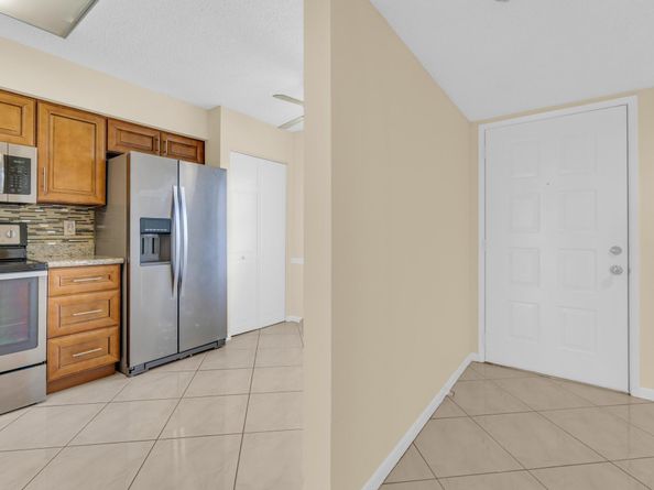 7290 Kinghurst Drive 406, Delray Beach FL 33446