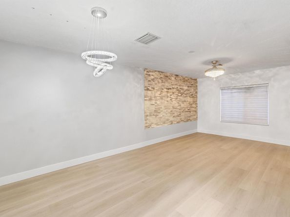 176 SE 2nd Street SE, Deerfield Beach FL 33441