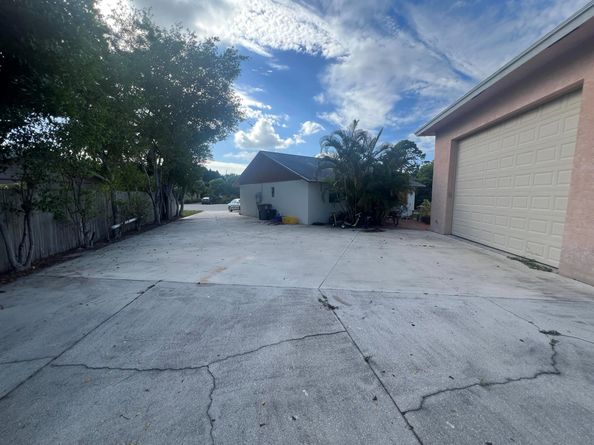 1309 W Frangipani Circle, Lantana FL 33462