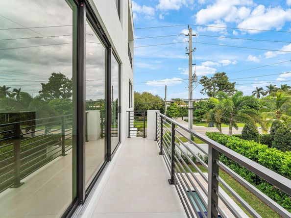 498 NE 6th Street, Boca Raton FL 33432